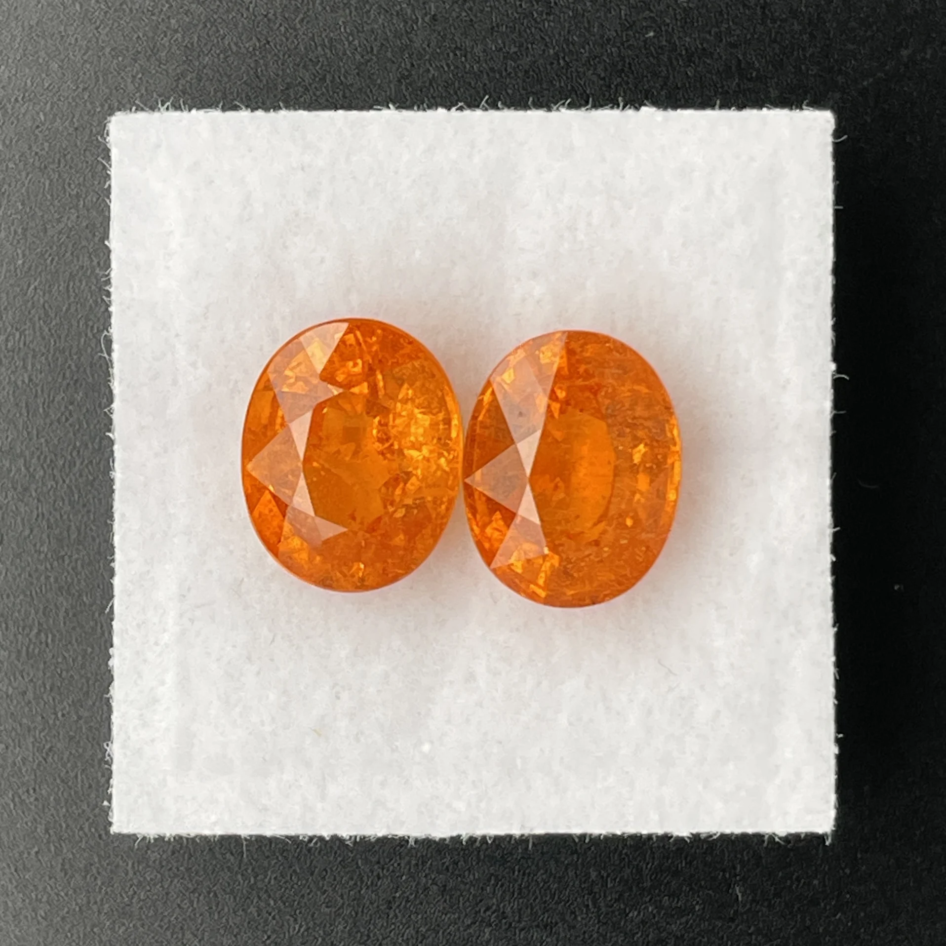 MGP067P1 Mandarin Garnet Pair 8.27 ct | 10 x 8 mm Oval | Mandarin Orange | Loliondo, Tansania - Image 1