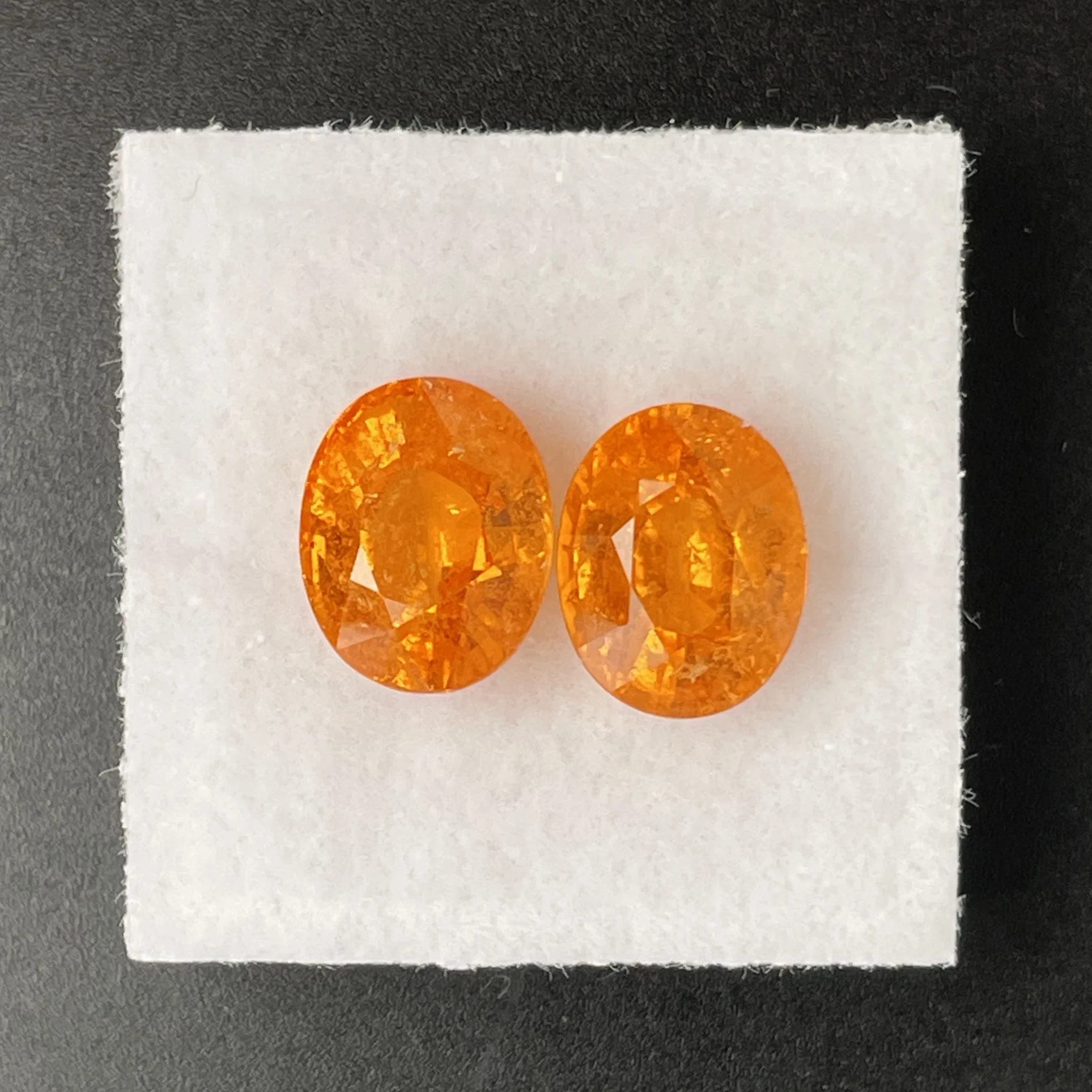 MGP068P1 Mandarin Garnet Pair 8.25 ct | 10 x 8 mm Oval | Mandarin Orange | Loliondo, Tansania - Image 1
