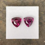Rhodolite Garnet Pair 4.85 ct | Trillion cut | purplish Red | Umba Valley, Tanzania - Image 2