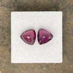 Rhodolite Garnet Pair 4.85 ct | Trillion cut | purplish Red | Umba Valley, Tanzania - Image 3