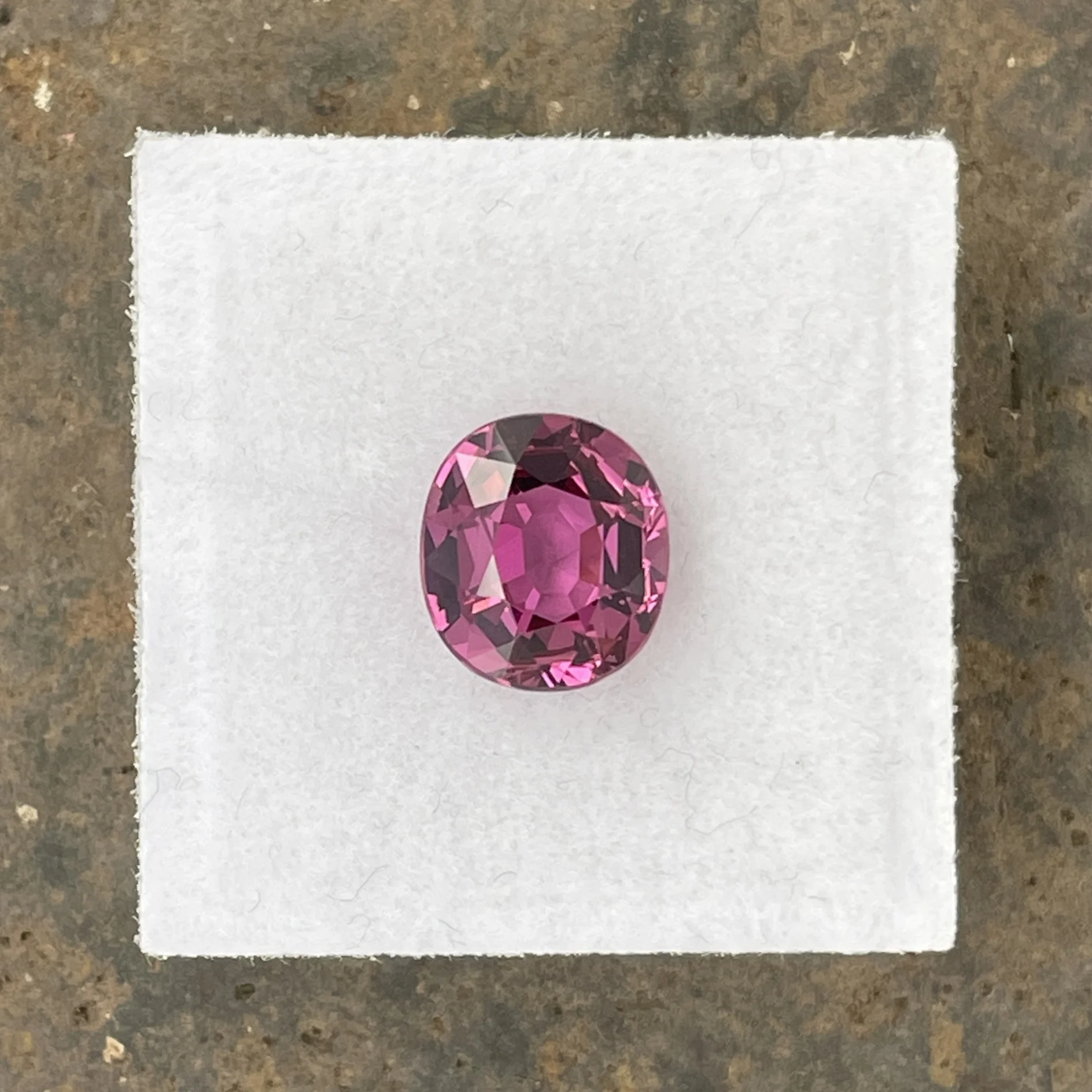 RHS038P1 Umbalite (Rhodolite Garnet) 2.97 ct | Oval | Violet Pink | Umba Valley, Tanzania - Image 1