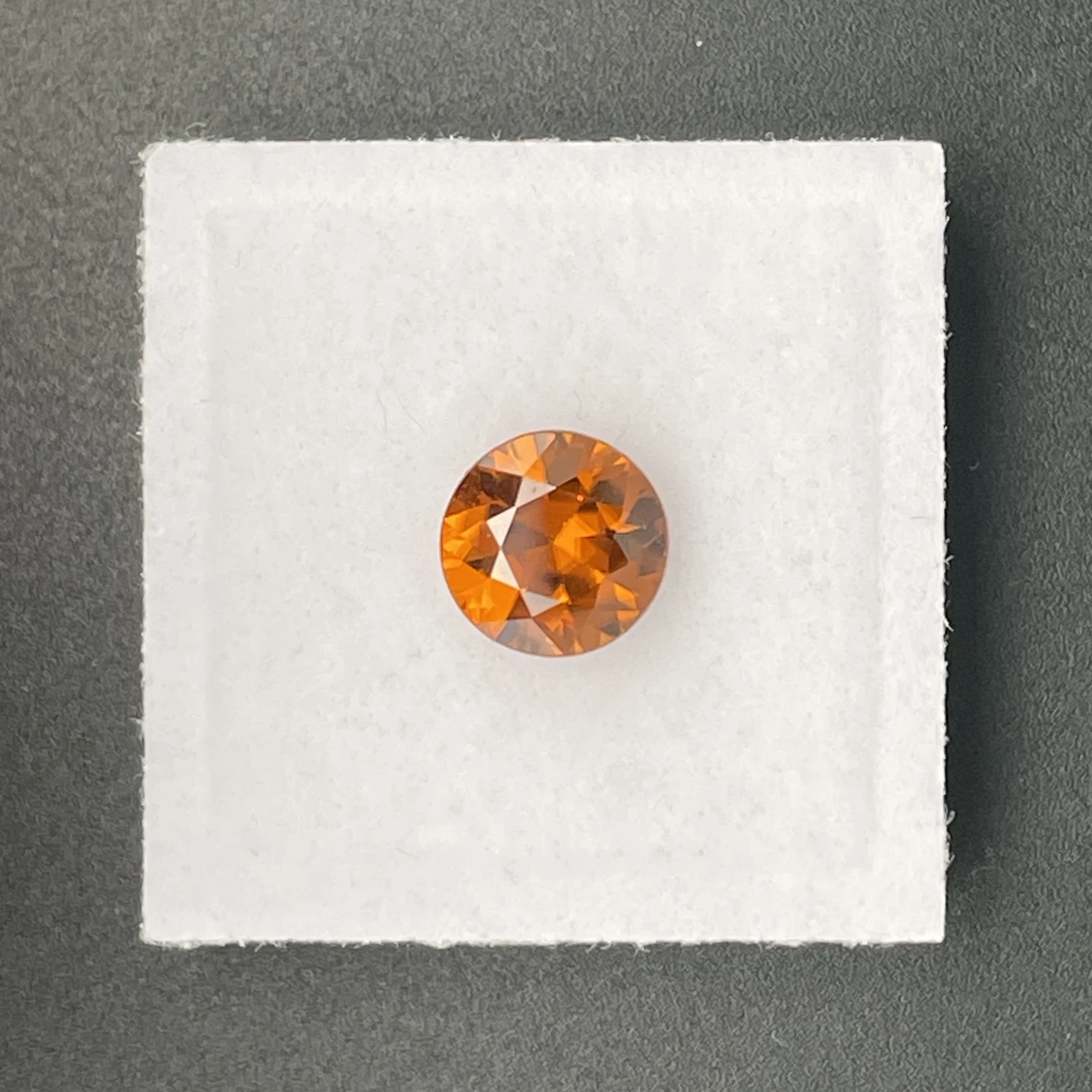 ZCS026P1 Zircon 2.35 ct | Round Brilliant | Brownish Orange | Tunduru, Tanzania - Image 1