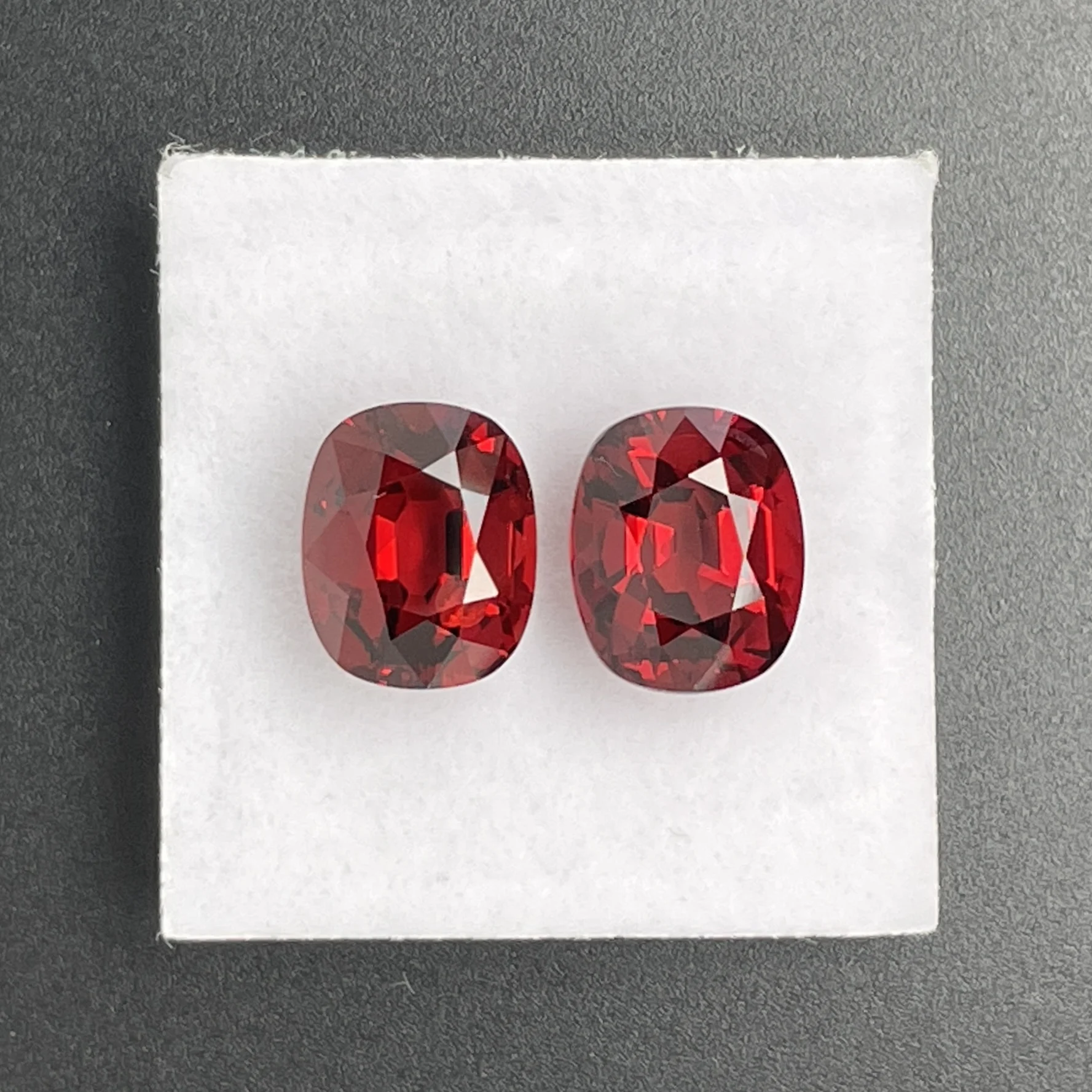 RHP091P1 Rhodolite Garnet Pair 7.35 ct | Oval | Orange Pink | Umba Valley, Tanzania - Image 1