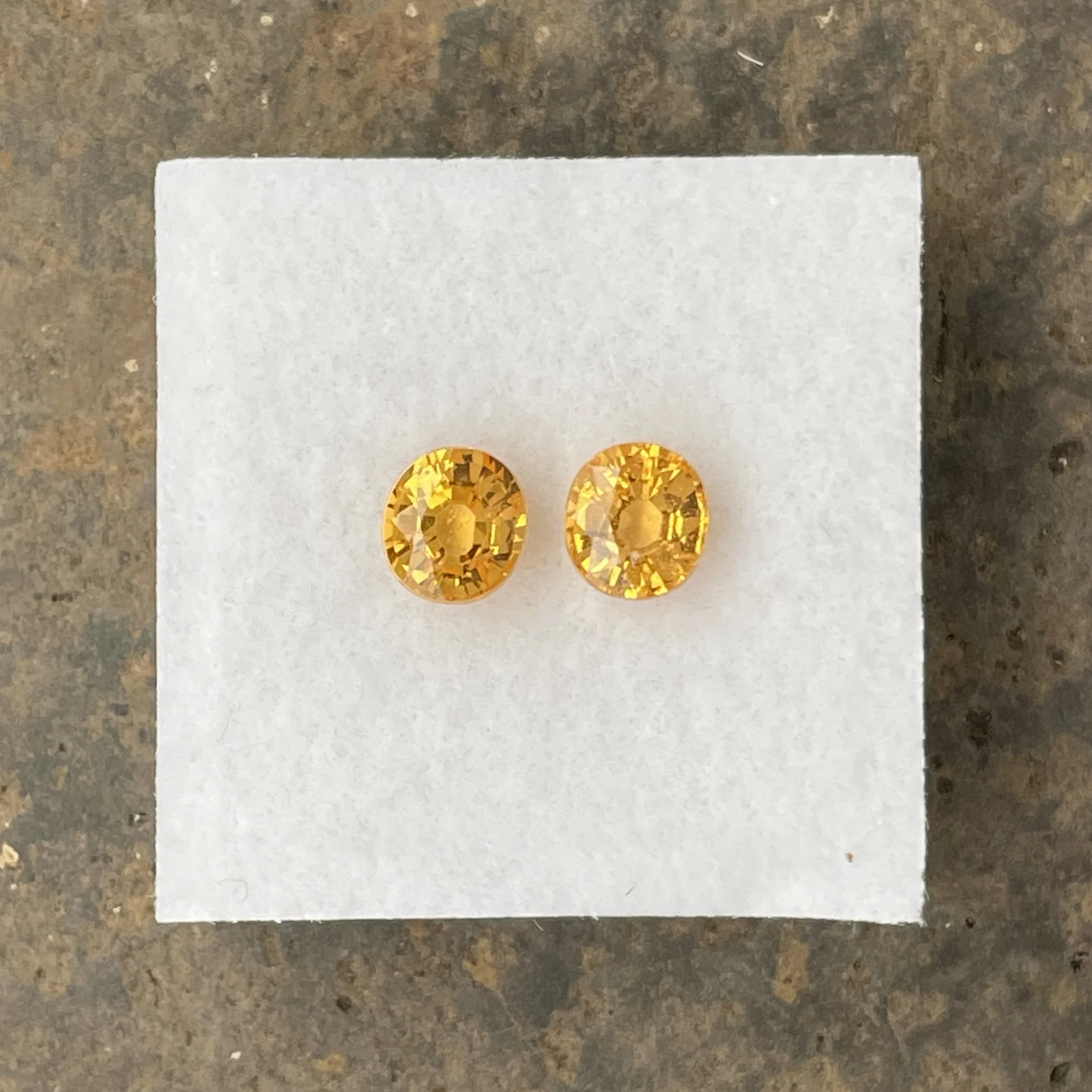MGP035P1 Mandarin Garnet Pair 1.87 ct | Oval | Fanta Orange | Loliondo, Tansania - Image 1
