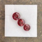 Rhodolite Garnet Layout  9.75 ct  | Round | burgundy Red | Umba Valley, Tanzania - Image 3