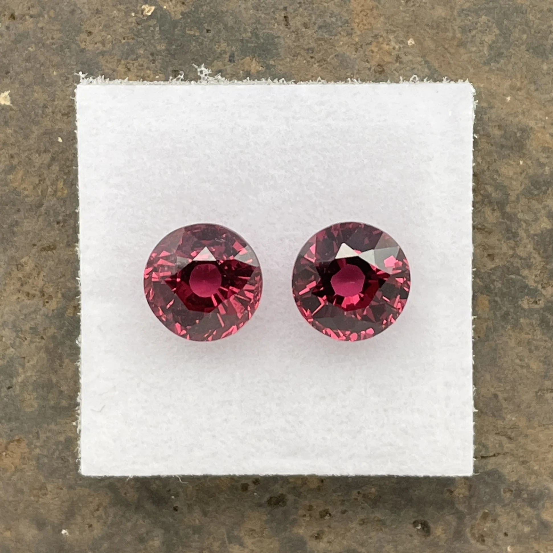 RHP004P1 Rhodolite Garnet Pair 5.61 ct | Round | Pinkish Red | Umba Valley, Tanzania - Image 1