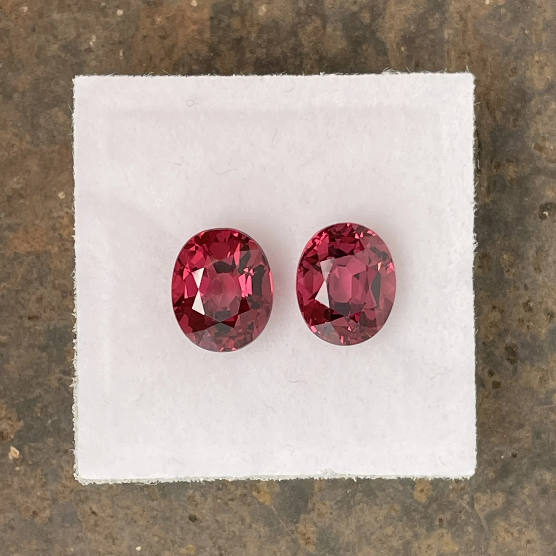 RHP016P1 Rhodolite Garnet Pair 4.57 ct | Oval | Pinkish Red | Umba Valley, Tanzania - Image 1